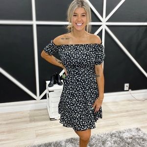 Little flowers black dress